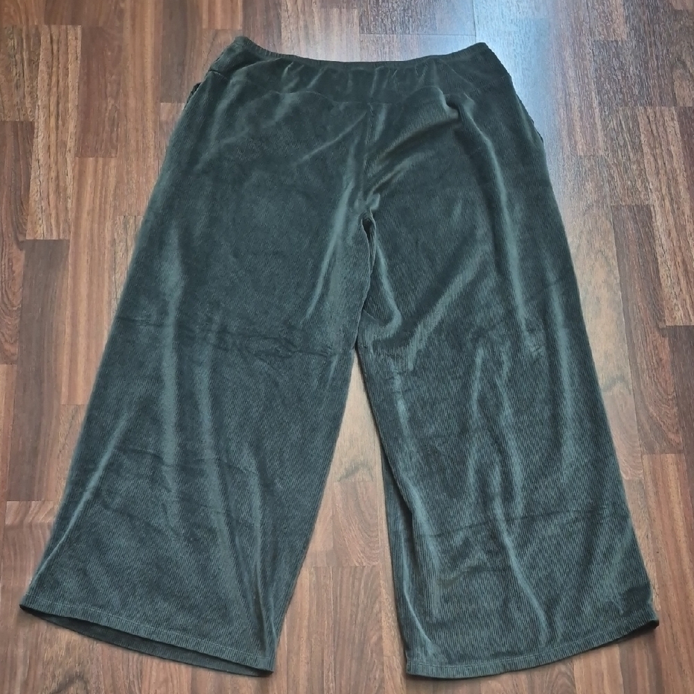 Sofia Intimates by Sofia Vergara Women's Velour Wide Leg Pant Sz. 16-18. - Picture 5 of 7